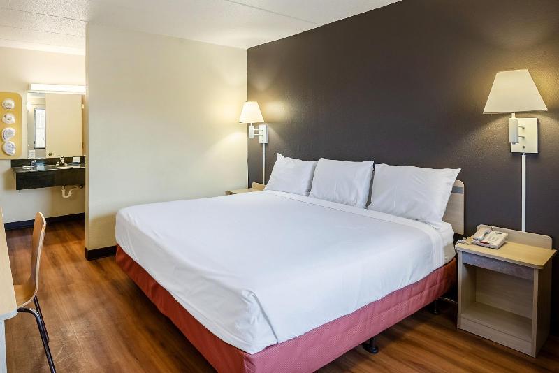Motel 6 image