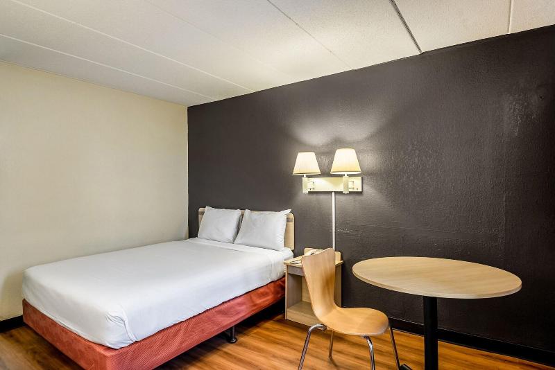 Motel 6 image