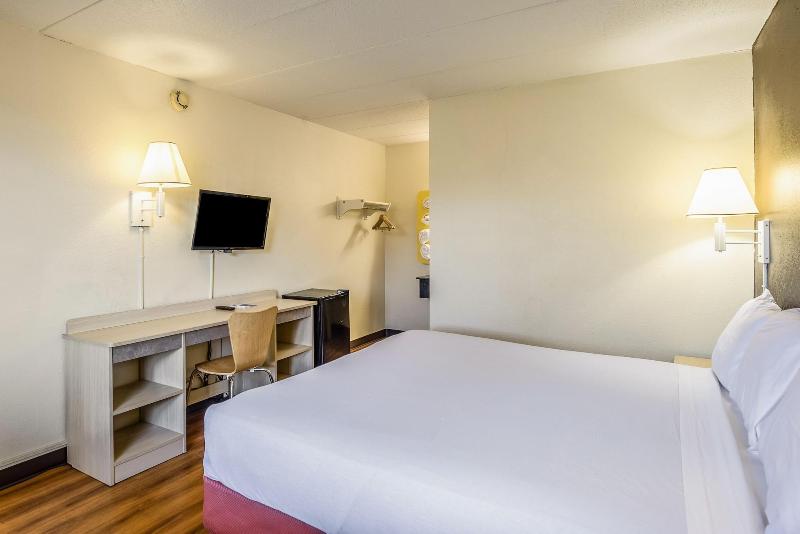 Motel 6 image