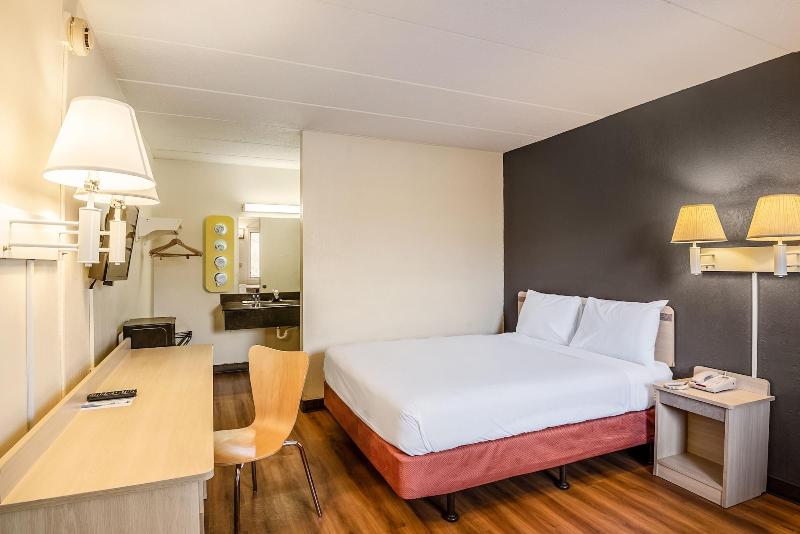 Motel 6 image