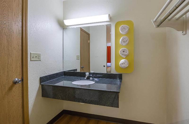 Motel 6 image
