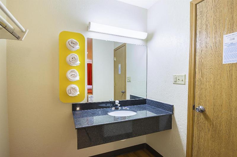 Motel 6 image