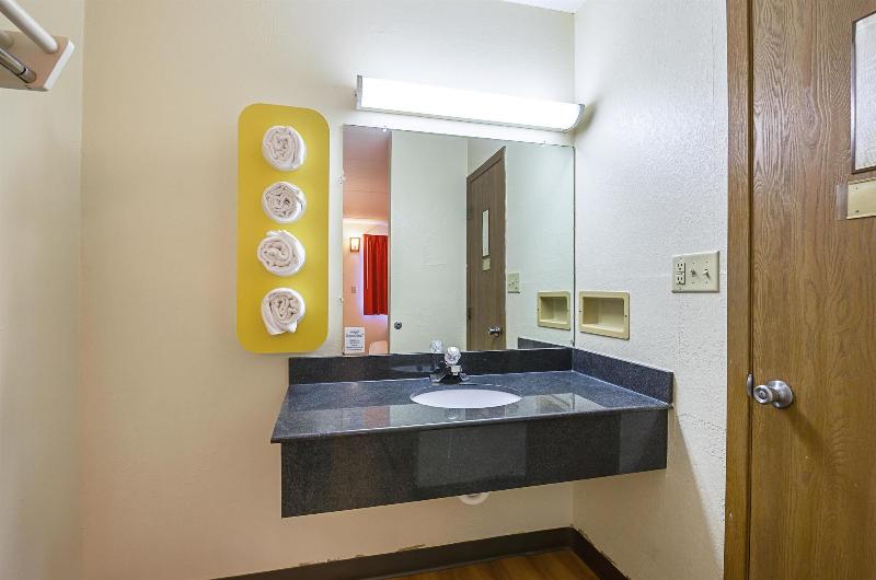 Motel 6 image