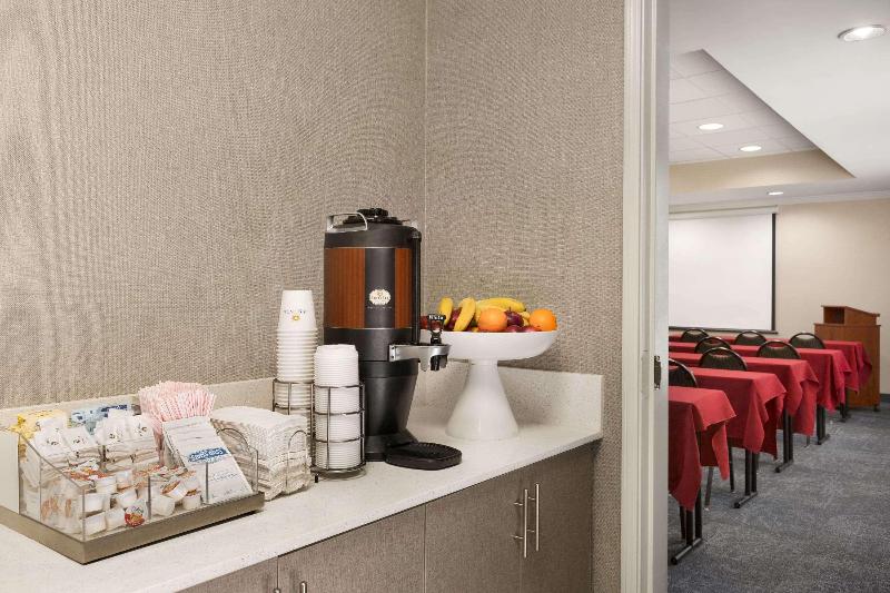 La Quinta Inn & Suites Dublin image
