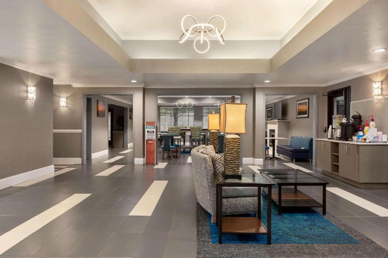 La Quinta Inn & Suites Dublin image