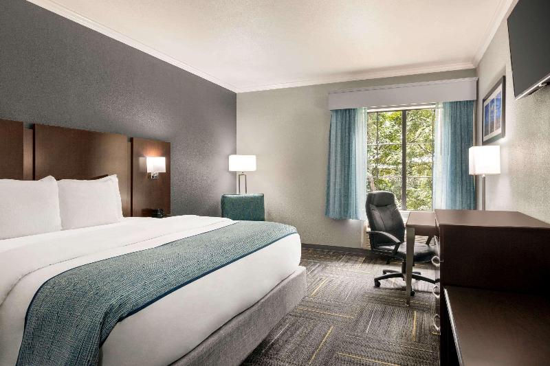 La Quinta Inn & Suites Dublin image