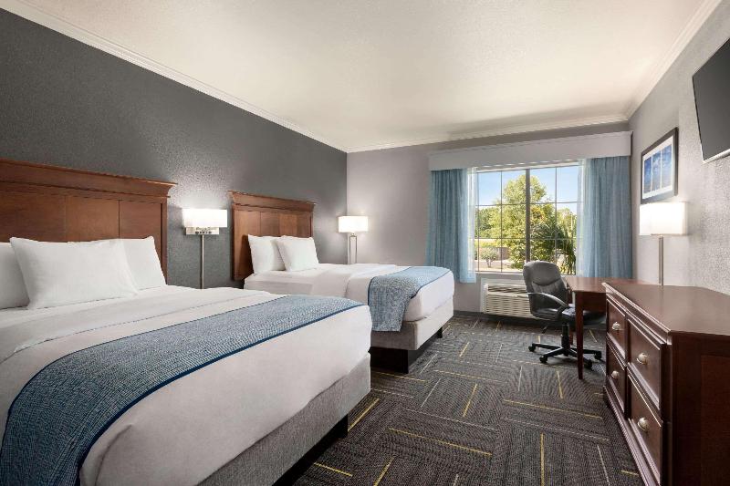 La Quinta Inn & Suites Dublin image