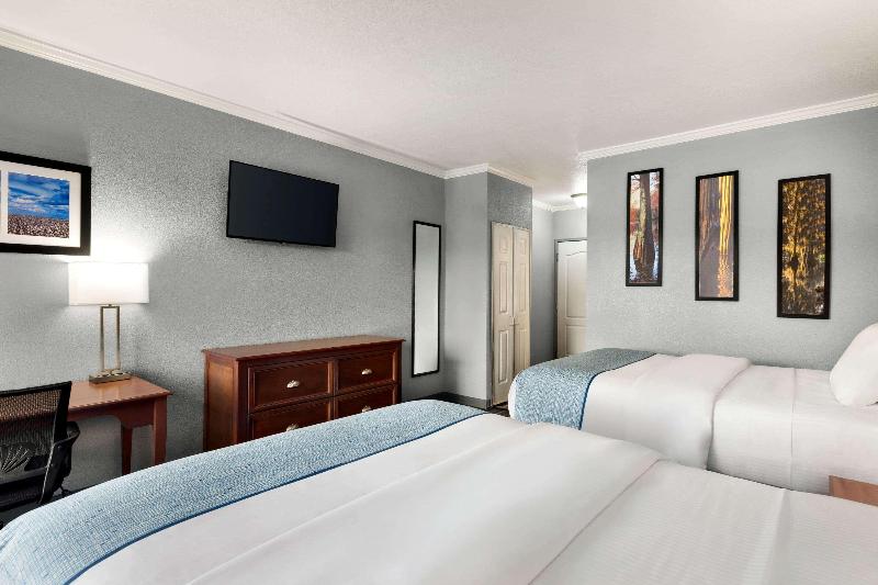 La Quinta Inn & Suites Dublin image