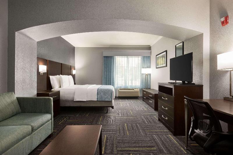 La Quinta Inn & Suites Dublin image