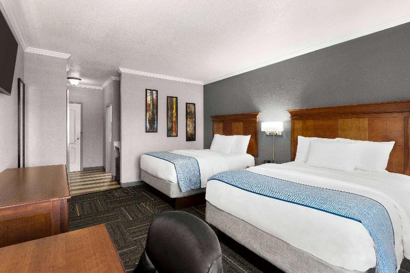 La Quinta Inn & Suites Dublin image