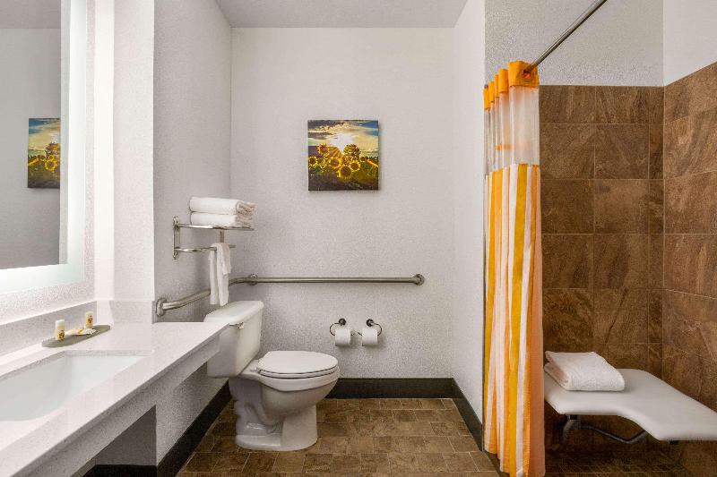 La Quinta Inn & Suites Dublin image