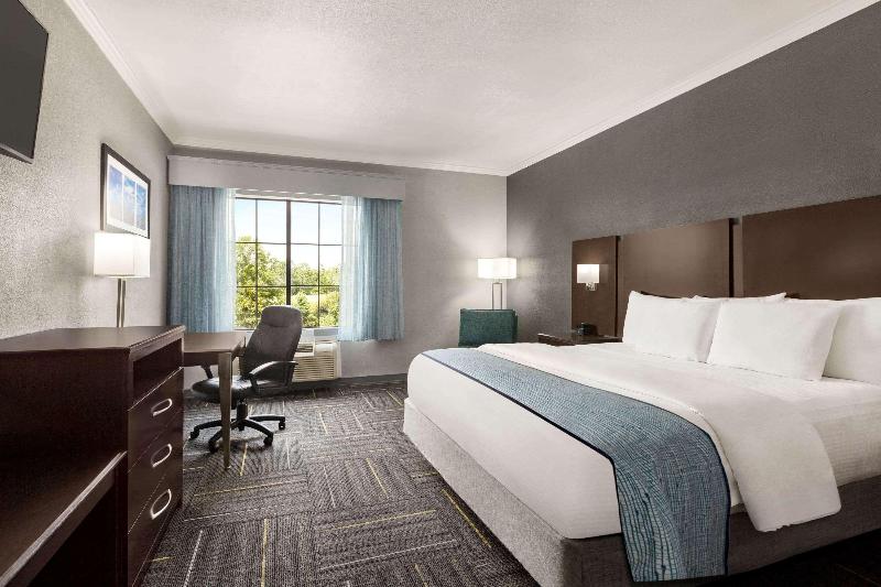 La Quinta Inn & Suites Dublin image