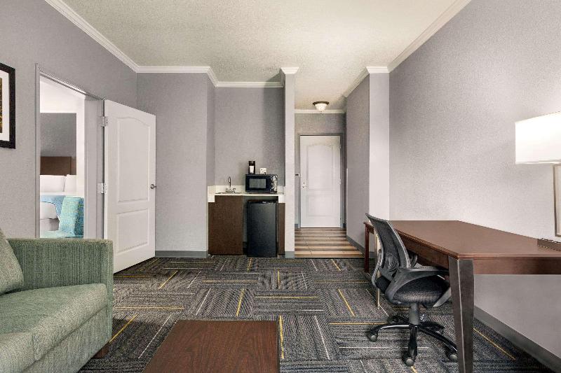 La Quinta Inn & Suites Dublin image