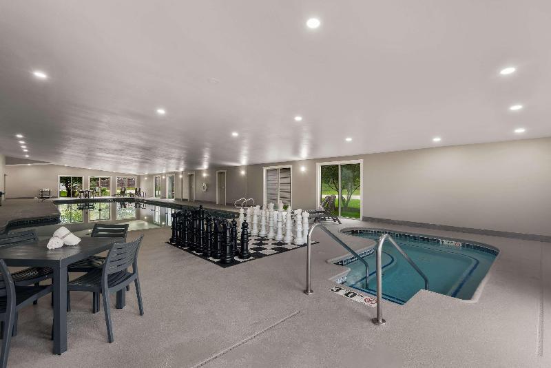 Wyndham Garden Galena Hotel And Day Spa image