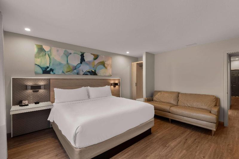 Wyndham Garden Galena Hotel And Day Spa image