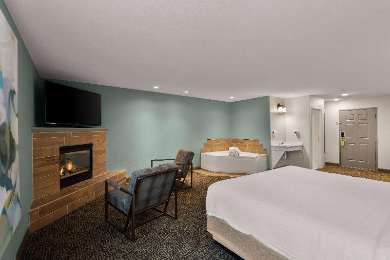 Wyndham Garden Galena Hotel And Day Spa image