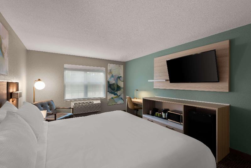 Wyndham Garden Galena Hotel And Day Spa image