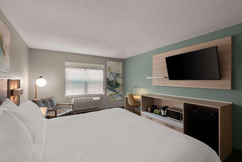 Wyndham Garden Galena Hotel And Day Spa image