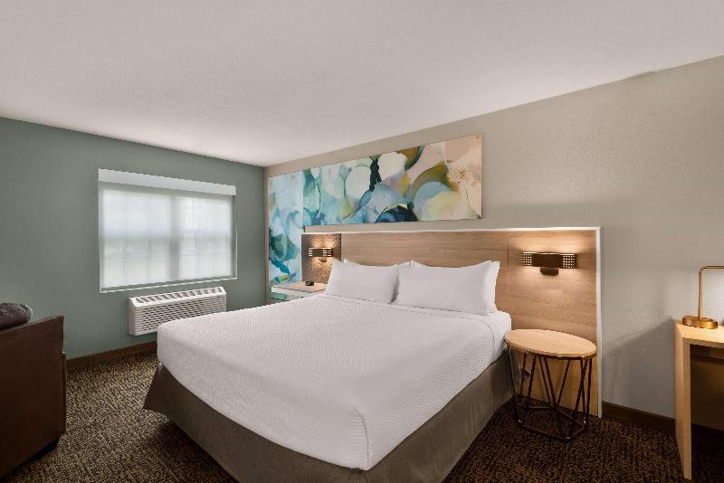 Wyndham Garden Galena Hotel And Day Spa image