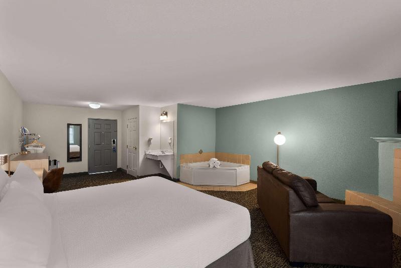 Wyndham Garden Galena Hotel And Day Spa image