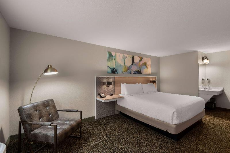 Wyndham Garden Galena Hotel And Day Spa image