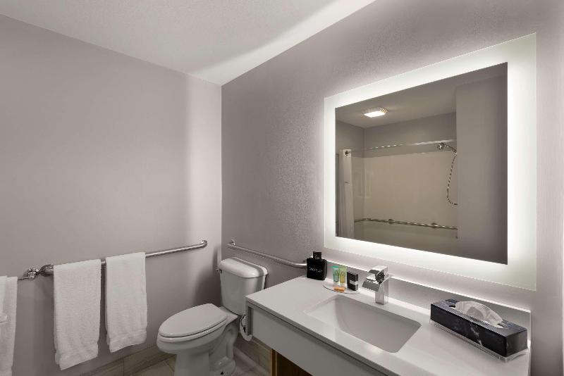 Wyndham Garden Galena Hotel And Day Spa image