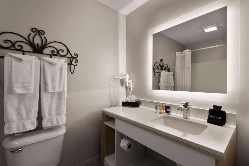 Wyndham Garden Galena Hotel And Day Spa image