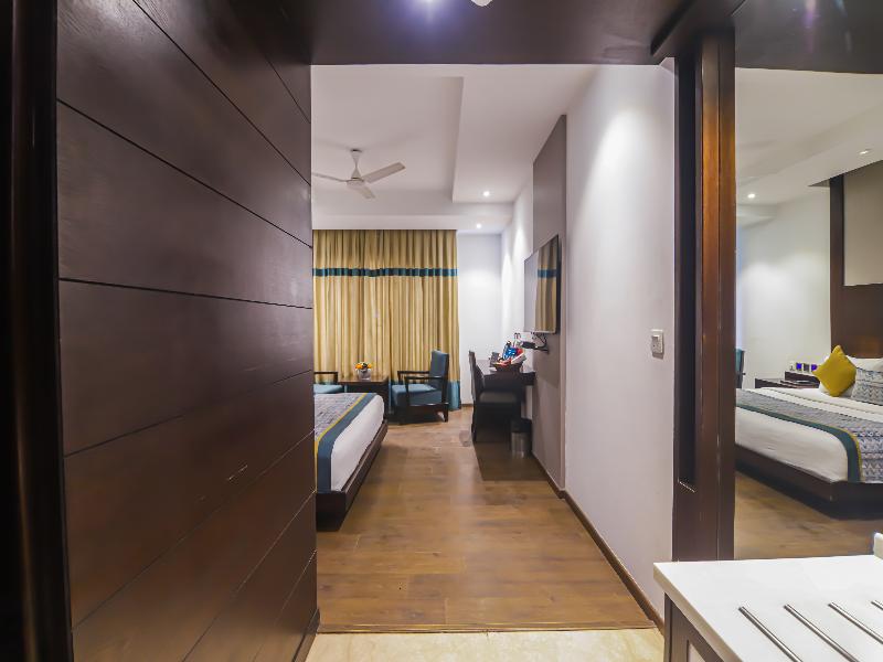 Hotel Godwin Deluxe Near Connaught Place New Delhi image