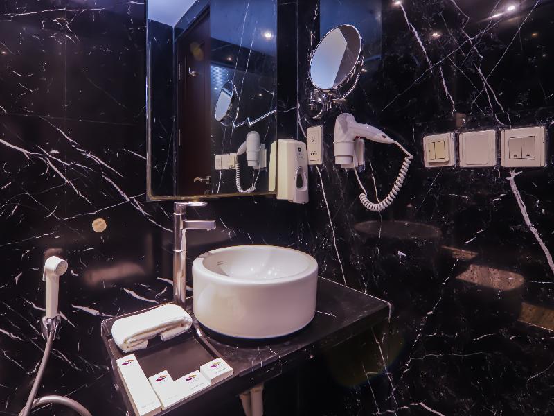 Hotel Godwin Deluxe Near Connaught Place New Delhi image