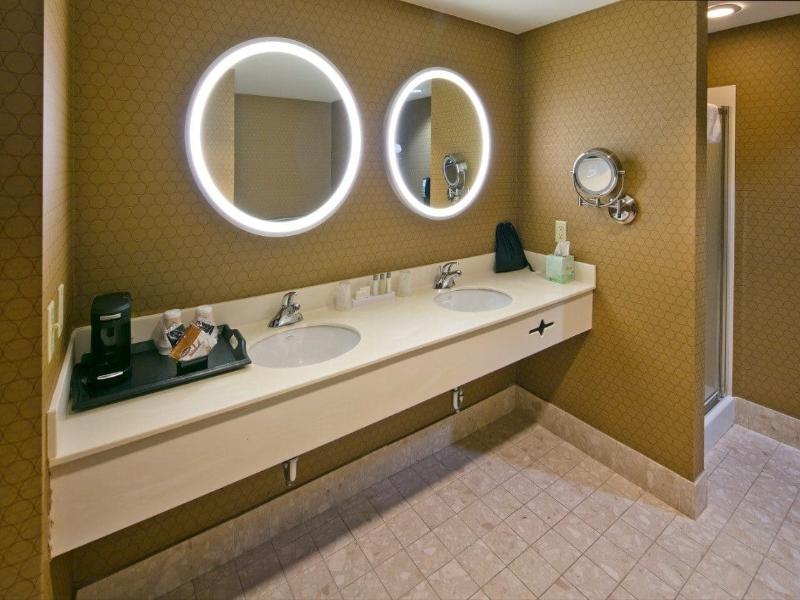 Isle Casino Hotel Bettendorf  image