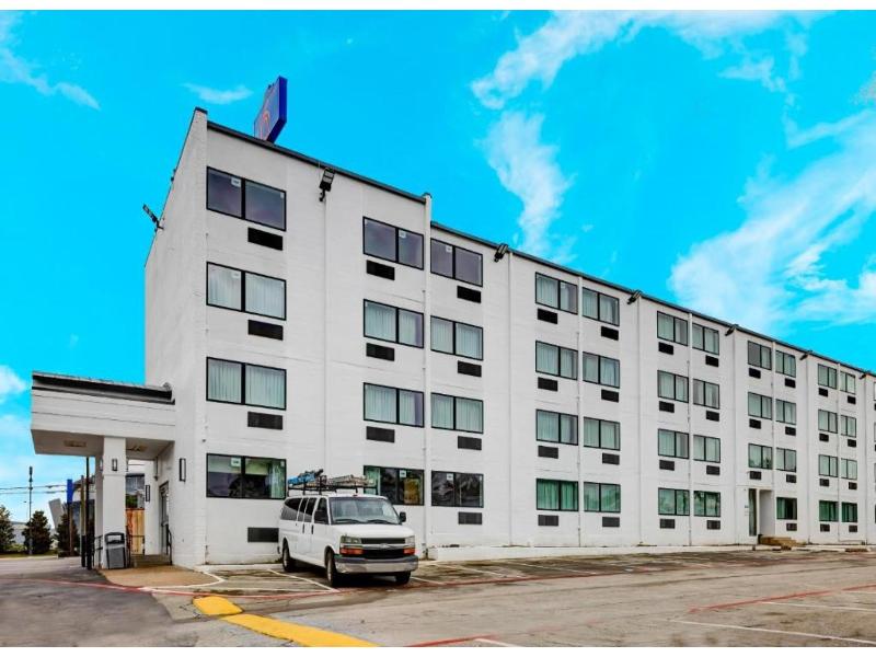 Motel 6 Arlington, TX - Entertainment District image
