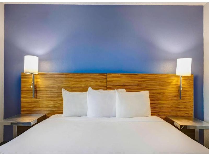 Motel 6 Arlington, TX - Entertainment District image