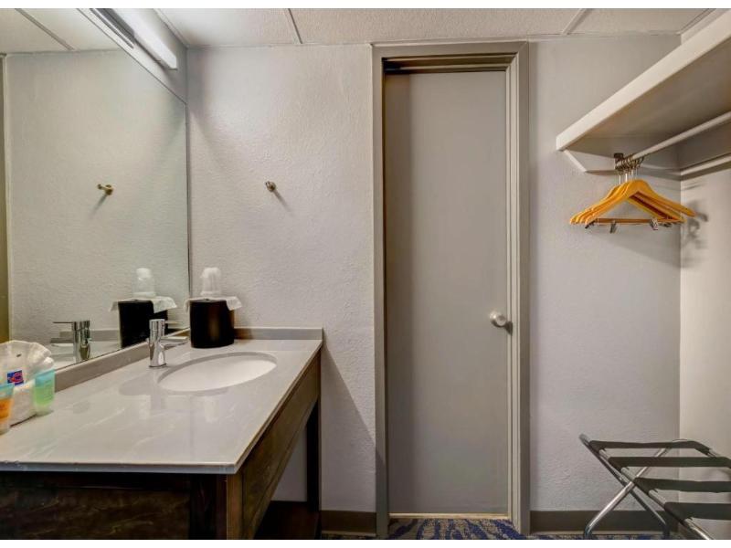 Motel 6 Arlington, TX - Entertainment District image