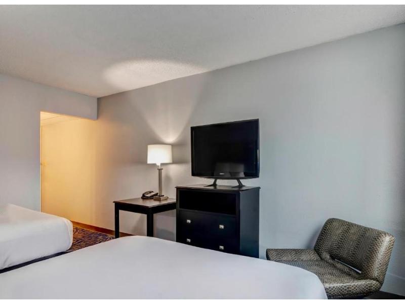 Motel 6 Arlington, TX - Entertainment District image