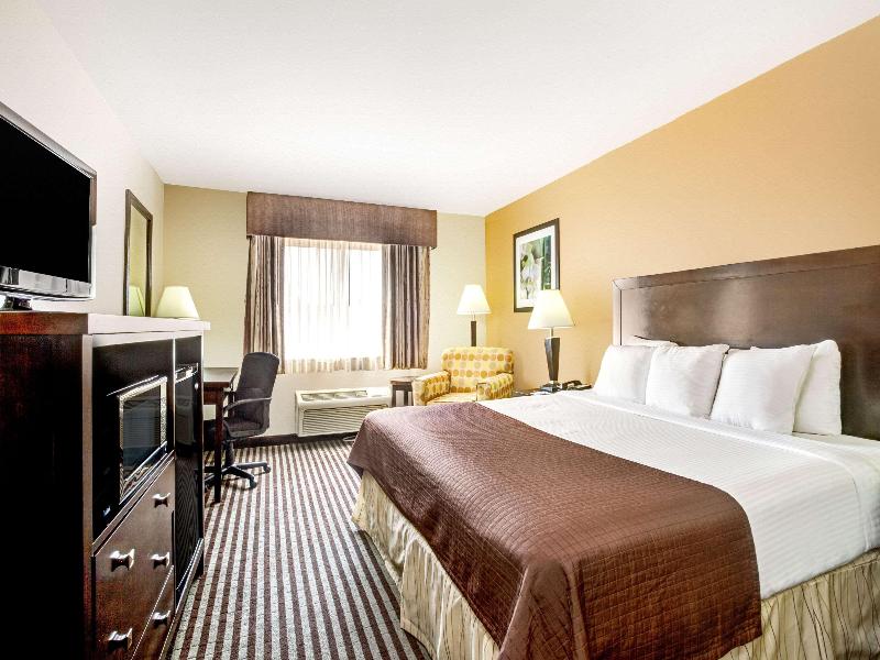 Baymont by Wyndham Dallas Love Field image