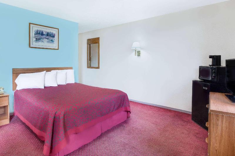 Days Inn by Wyndham Warrensburg image