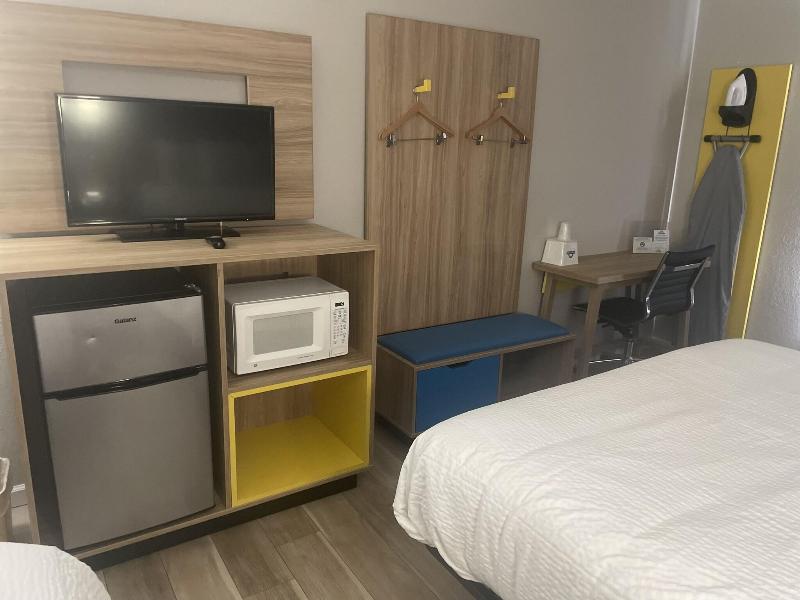 Days Inn by Wyndham Warrensburg image