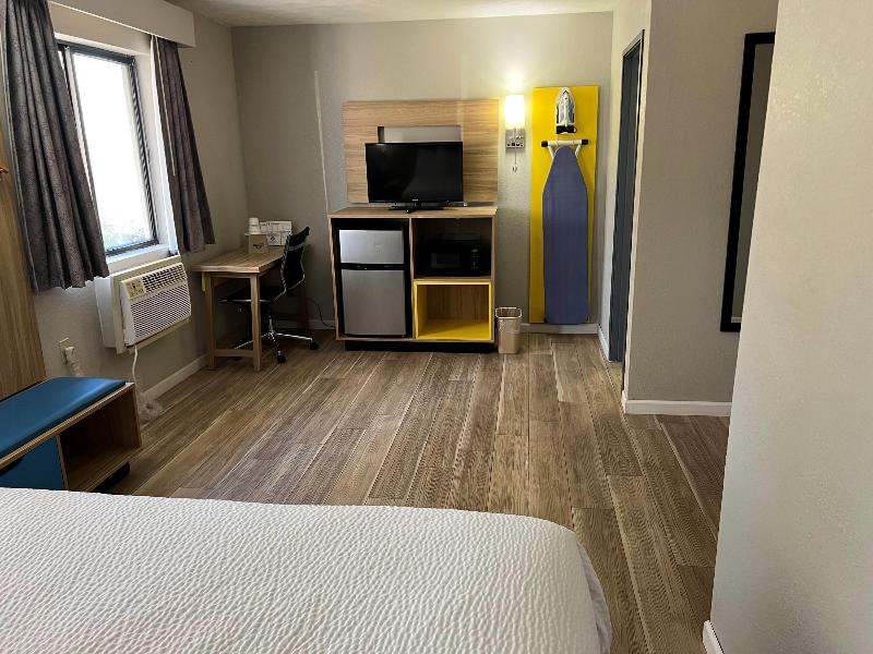 Days Inn by Wyndham Warrensburg image