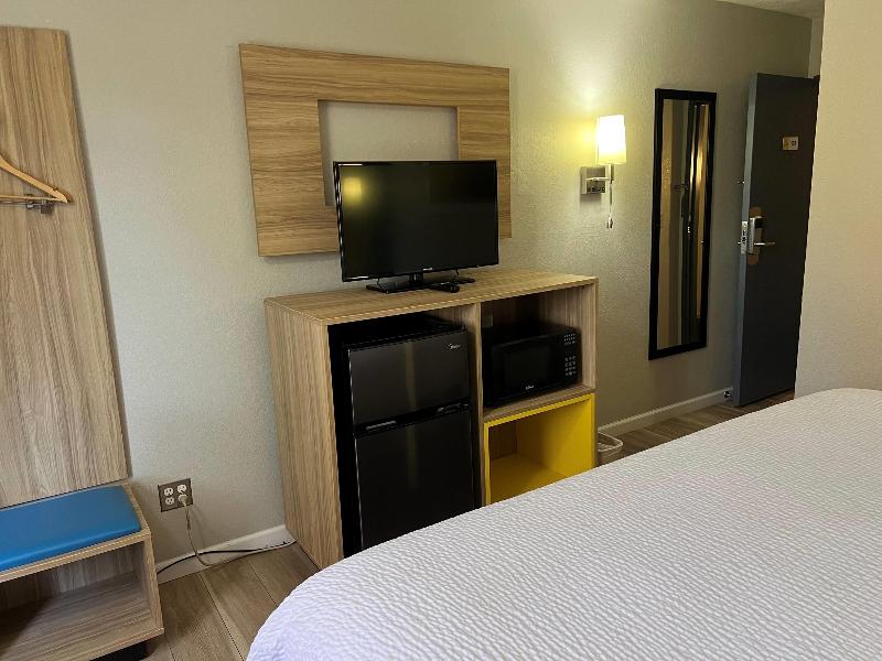 Days Inn by Wyndham Warrensburg image