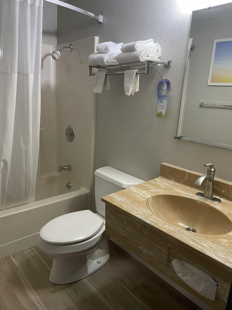 Days Inn by Wyndham Warrensburg image