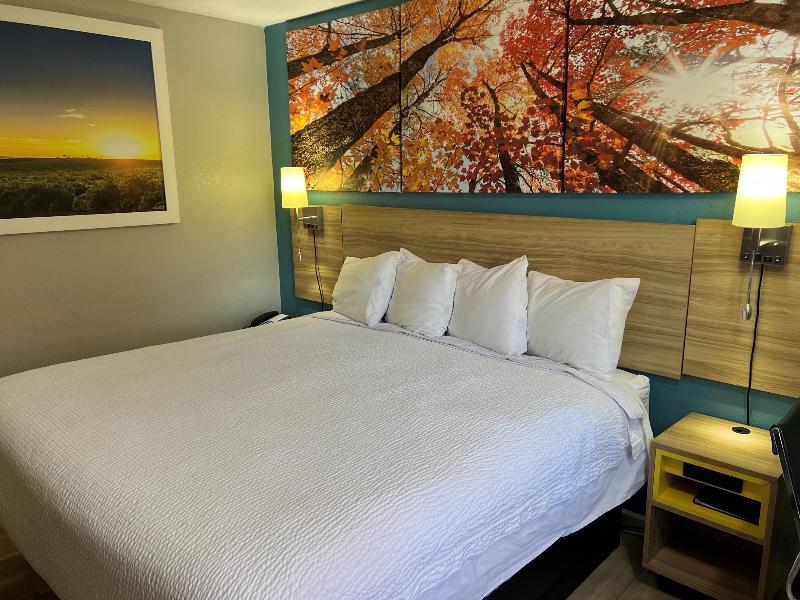 Days Inn by Wyndham Warrensburg image