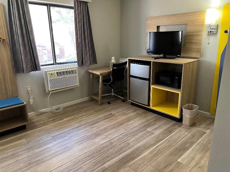 Days Inn by Wyndham Warrensburg image