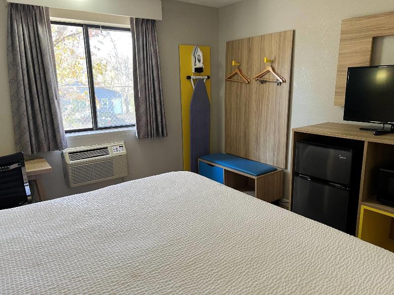 Days Inn by Wyndham Warrensburg image