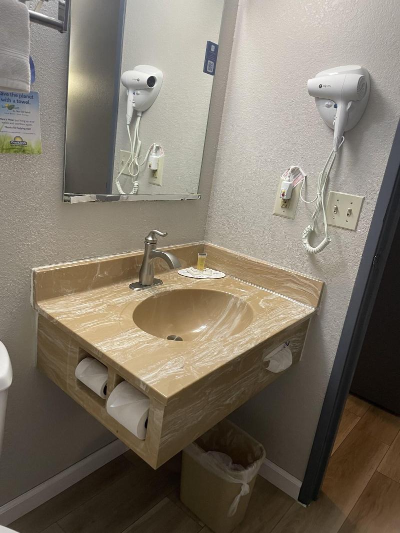 Days Inn by Wyndham Warrensburg image