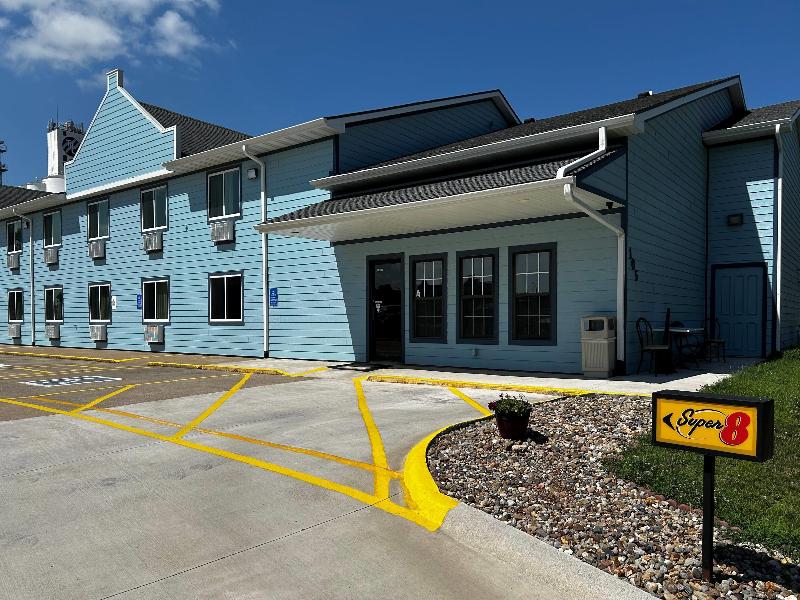 Super 8 by Wyndham Pella