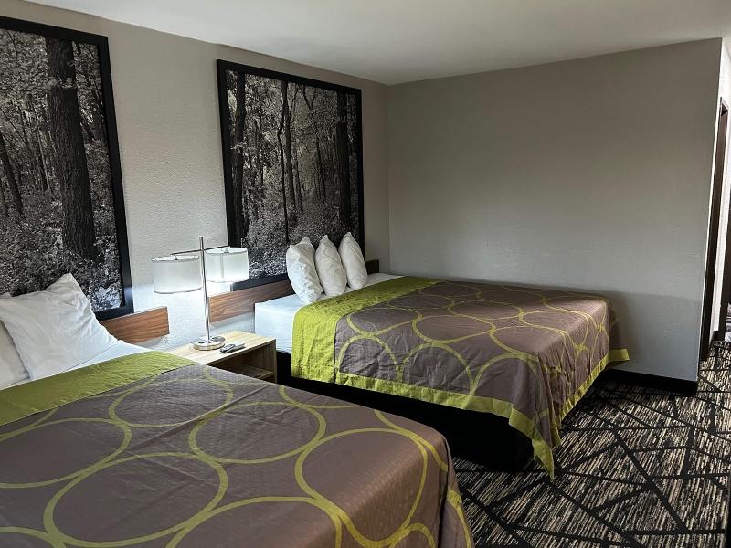 Super 8 by Wyndham Pella image