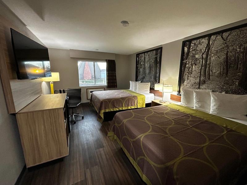 Super 8 by Wyndham Pella image