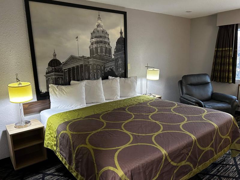 Super 8 by Wyndham Pella image