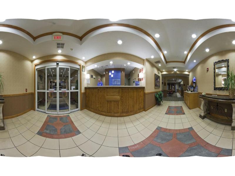 Holiday Inn Express & Suites Clinton image