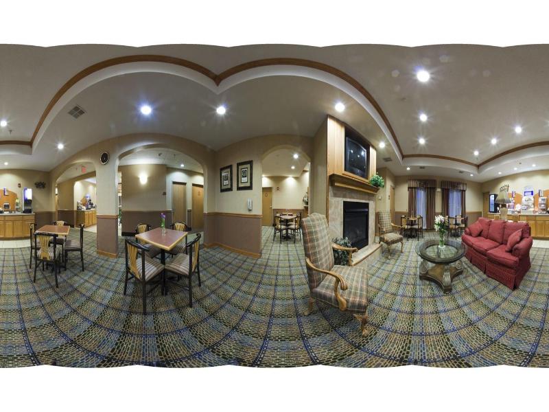 Holiday Inn Express & Suites Clinton image